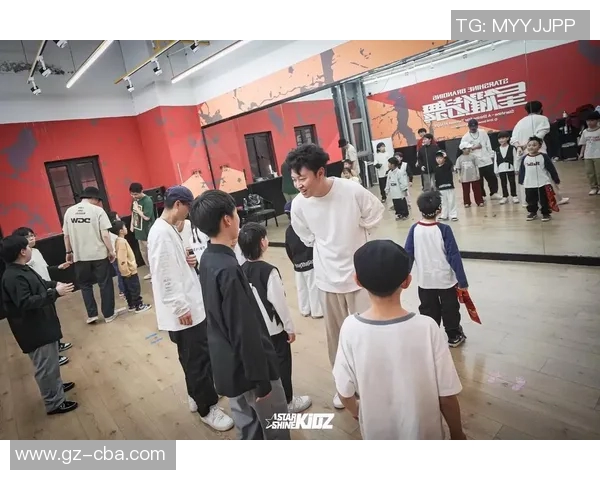 广州街舞队的边路渗透技巧解析与街舞文化的深度融合探讨